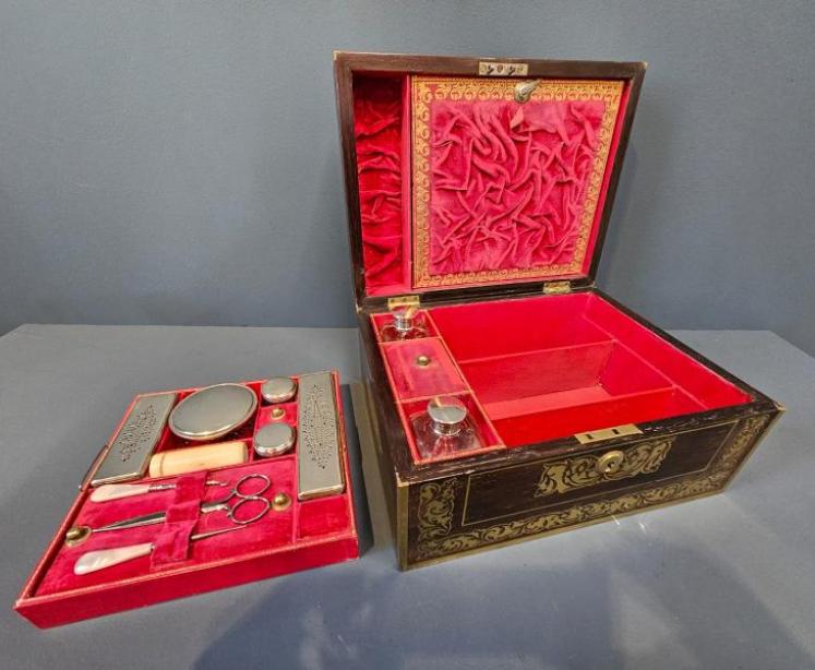 Regency Rosewood Ladies Jewel & Needlework Box - Image 4