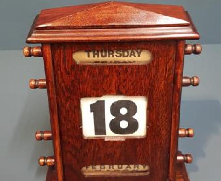 Large Victorian Reclined Perpetual Desk Calendar - Image 2