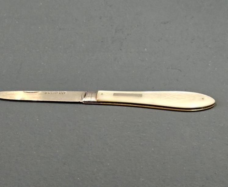 Mid Victorian Silver and Mother of Pearl Pen Knife - Image 1