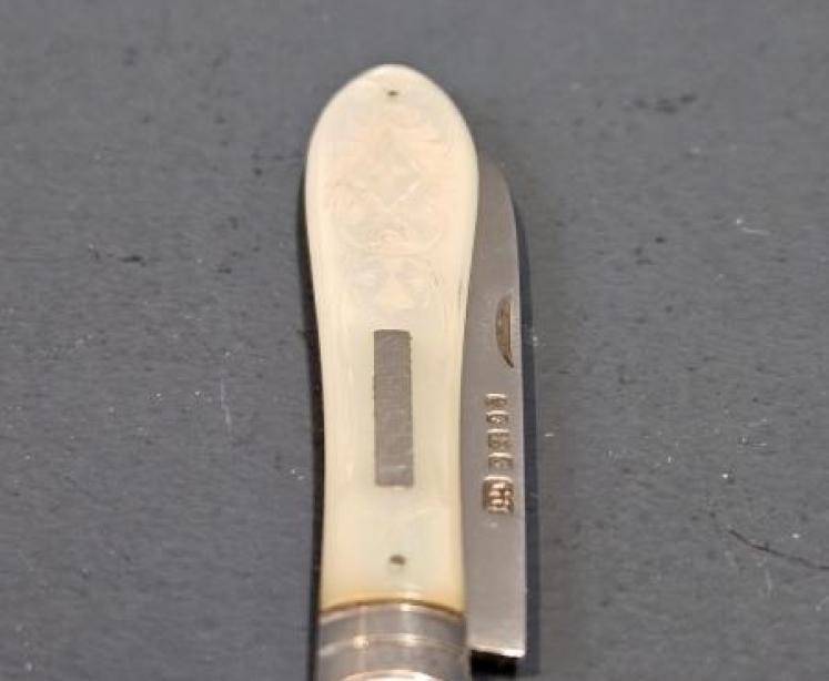 Mid Victorian Silver and Mother of Pearl Pen Knife - Image 2