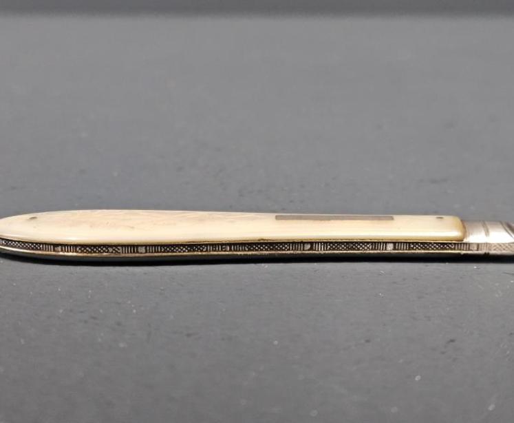 Mid Victorian Silver and Mother of Pearl Pen Knife - Image 3