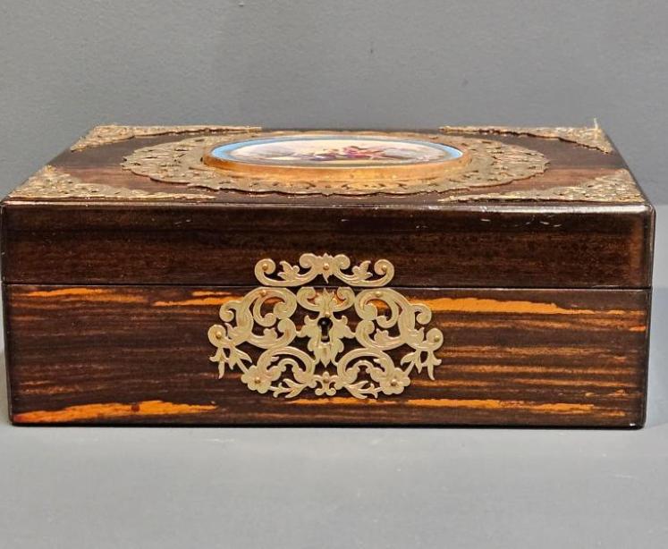 Immaculate Victorian Jewellery Box - Image 3