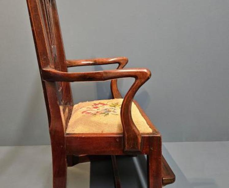 George III Mahogany Child's Chair - Image 4