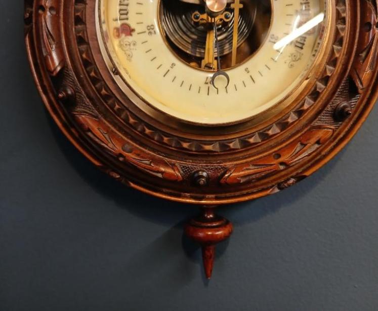 Small Victorian Walnut Pendant Banjo Barometer - Image 6