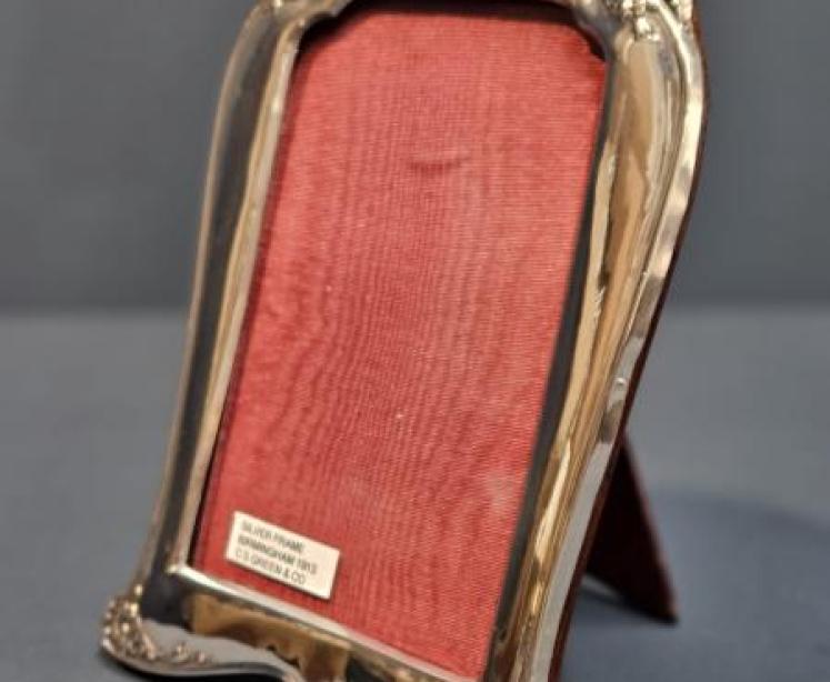 George V Floral Border Silver Photo Frame - Image 2