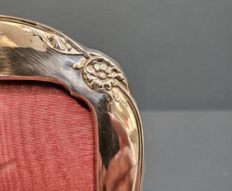 George V Floral Border Silver Photo Frame - Image 7