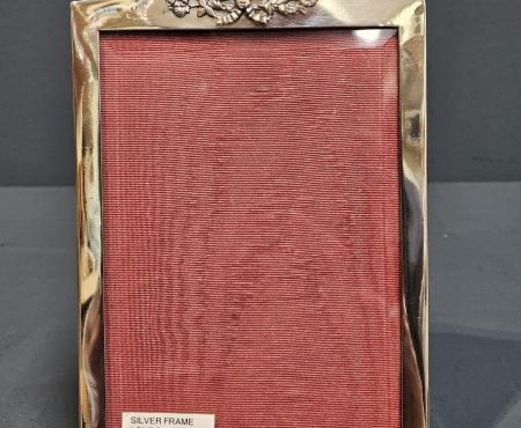 Superior Quality Victorian Silver Photo Frame - Image 1