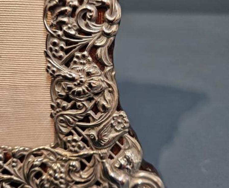 Victorian Silver Photo Frame By William Comyns  - Image 3