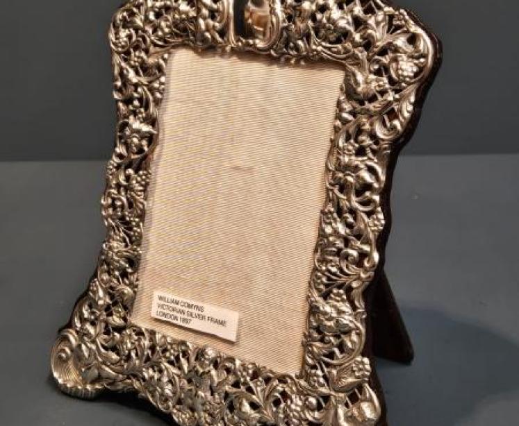Victorian Silver Photo Frame By William Comyns  - Image 6