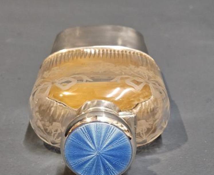 Outstanding Silver and Enamel Hip Flask - Image 5