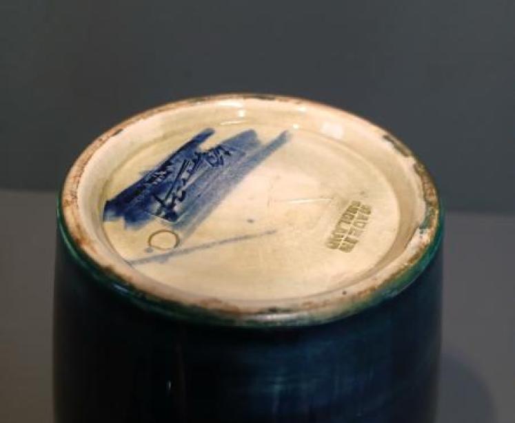 Moorcroft Slipper Orchid Flambe Glazed Vase - Image 5