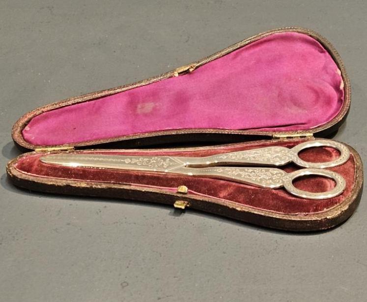Victorian Engraved Silver Grape Scissors  - Image 1