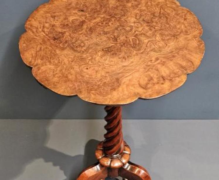 Superb Mid Victorian Burr Walnut Wine Table  - Image 2