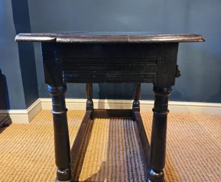 James II Oak Side Table - Image 4