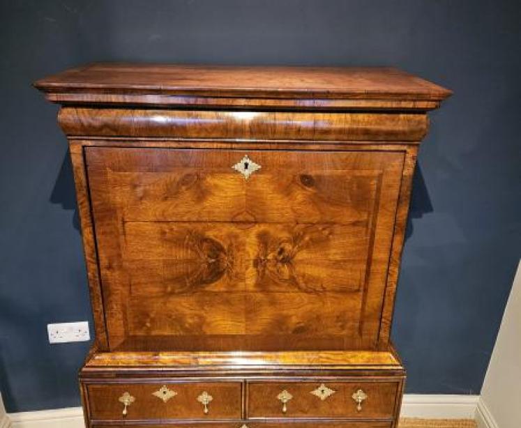 Small Proportioned William and Mary Walnut Escritoire - Image 2