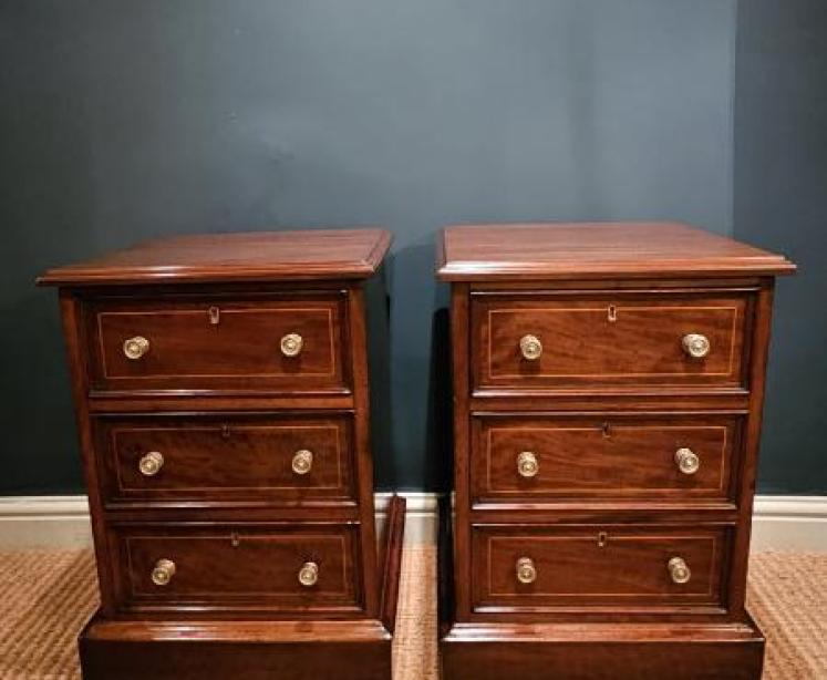 Pair of Victorian Mahogany Bedside Cabinets - Image 1
