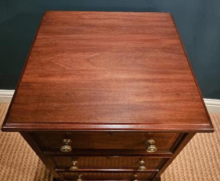 Pair of Victorian Mahogany Bedside Cabinets - Image 6