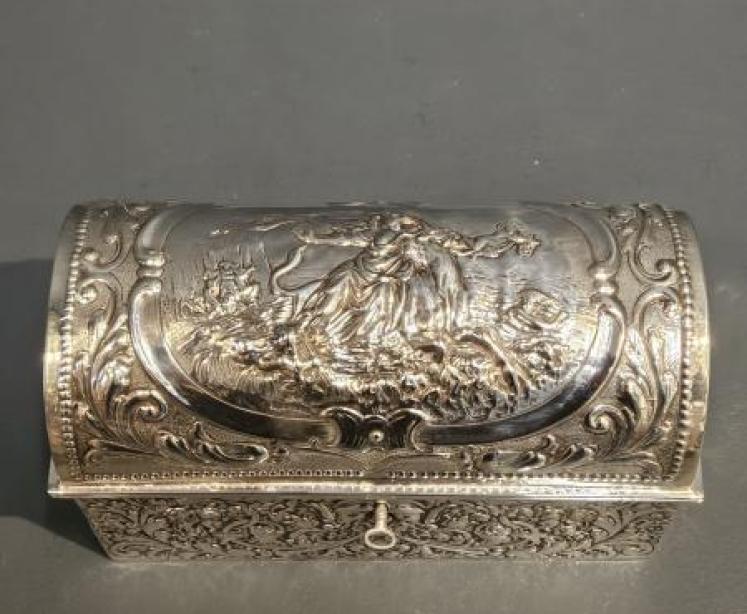 Large Chester Silver Domed Top Casket - Image 2