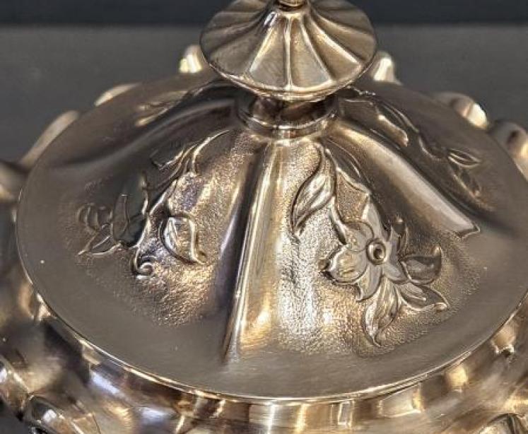 Large Early Victorian Silver Tea Caddy - Image 3