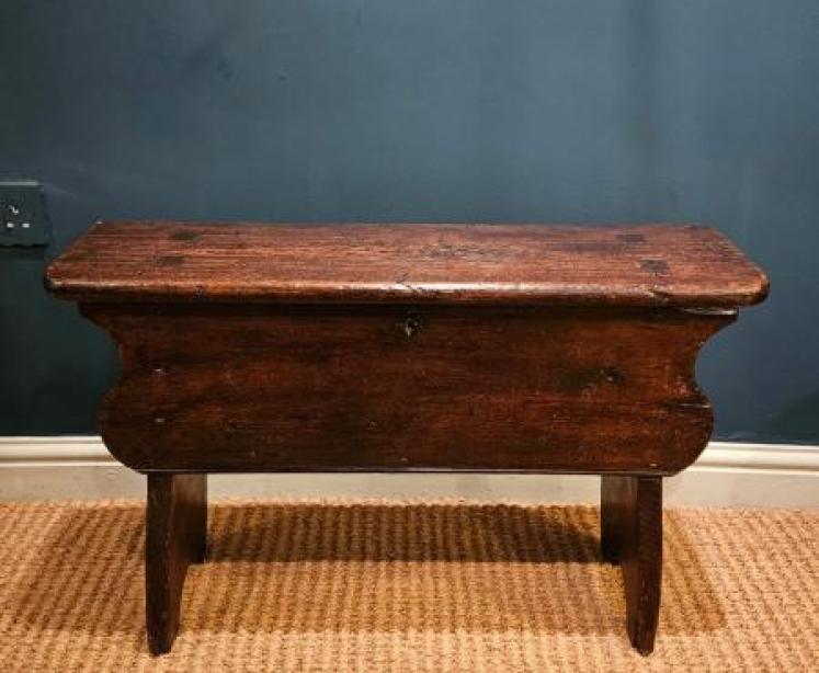 George III Pine and Elm Six Plank Coffer - Image 2