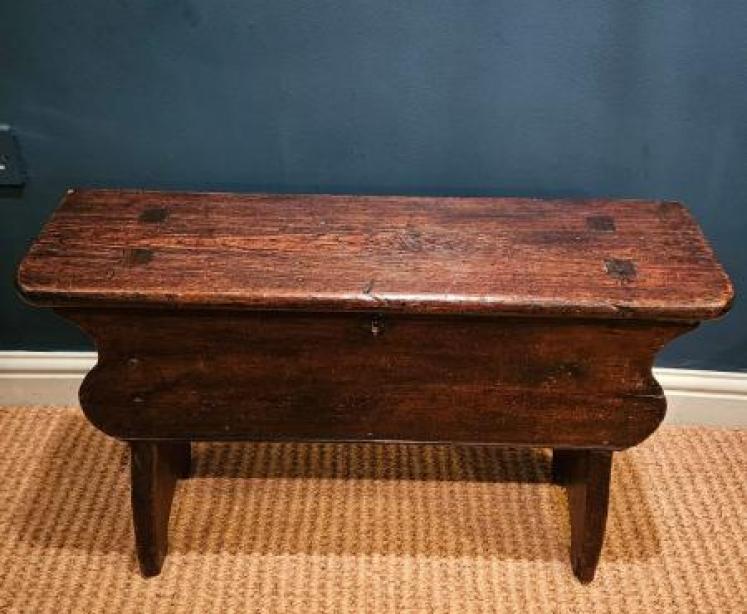 George III Pine and Elm Six Plank Coffer - Image 5