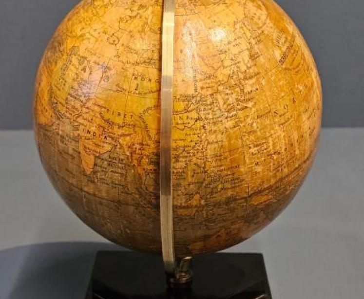 1930's Phillips 6" Globe - Image 5