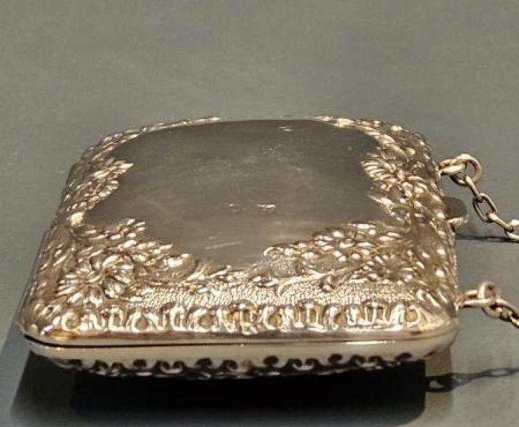 Edwardian Silver Purse with Daisy Design - Image 6
