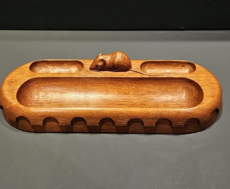 Thompsons of Kilburn Mouseman Desk Tidy and Pen Tray - Image 3