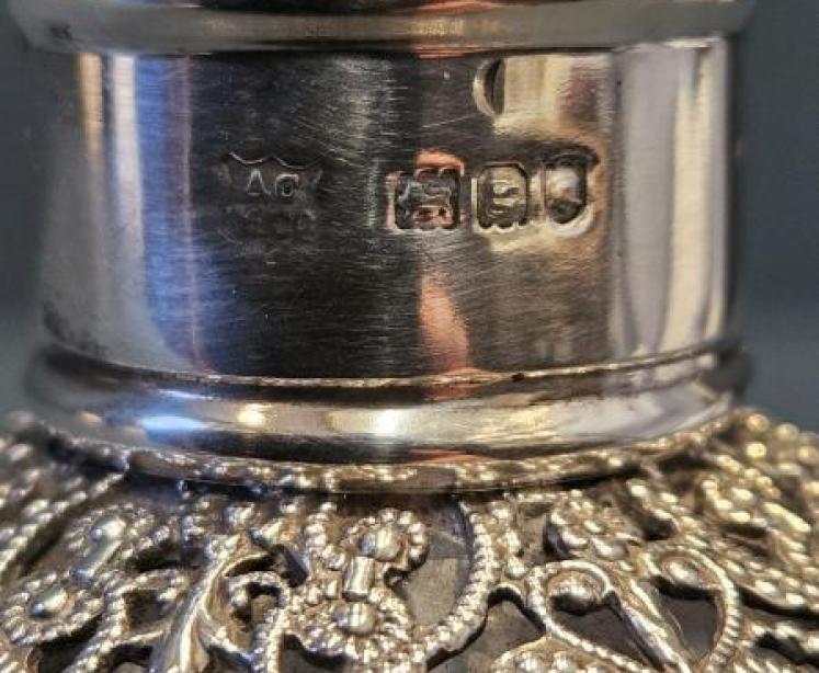 Victorian Silver Topped Glug Scent Bottle - Image 6