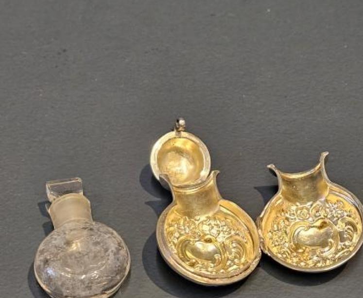 Victorian Silver Miniature Scent Bottle and Case - Image 5