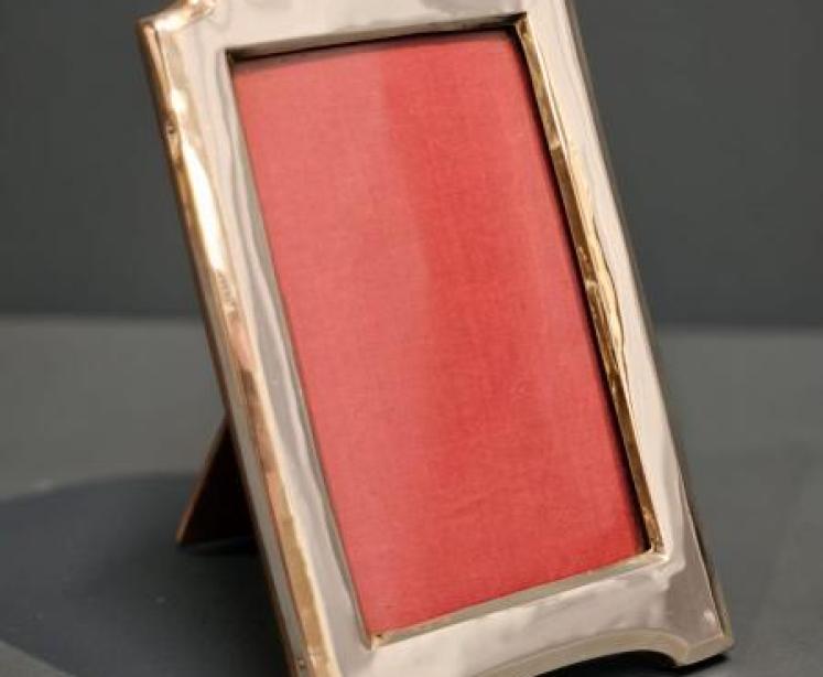 Immaculate George V Silver Photo Frame  - Image 2