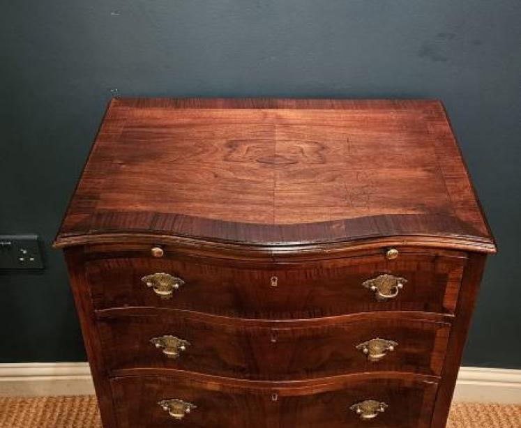 Edwardian Walnut Serpentine Chest of Drawers - Image 3