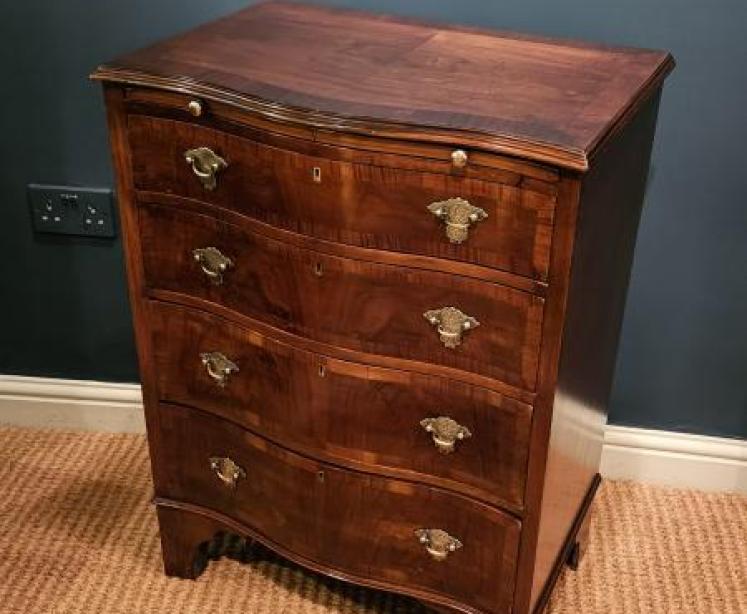 Edwardian Walnut Serpentine Chest of Drawers - Image 4