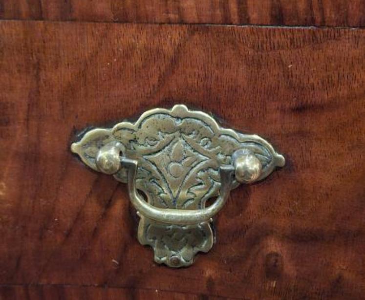 Edwardian Walnut Serpentine Chest of Drawers - Image 5