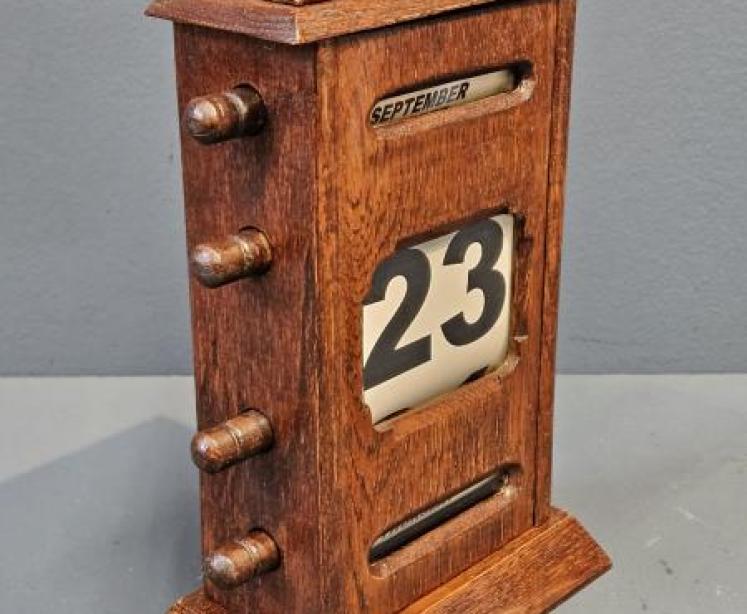 Edwardian Oak Perpetual Desk Calendar - Image 3