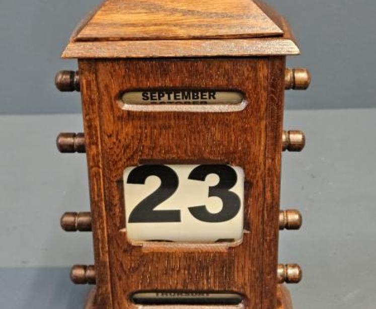 Edwardian Oak Perpetual Desk Calendar - Image 6
