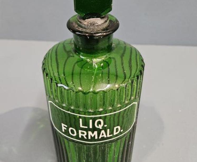 Set of 10 Edwardian Green Glass Apothecary Bottles  - Image 3