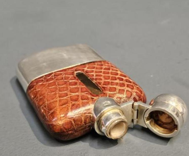 Small Victorian Silver Plated and Crocodile Skin Hip Flask - Image 5