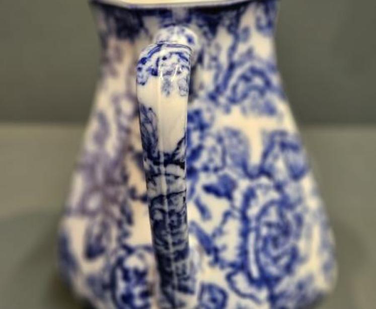 Set of 3 Victorian Losol Ware Jugs  - Image 6