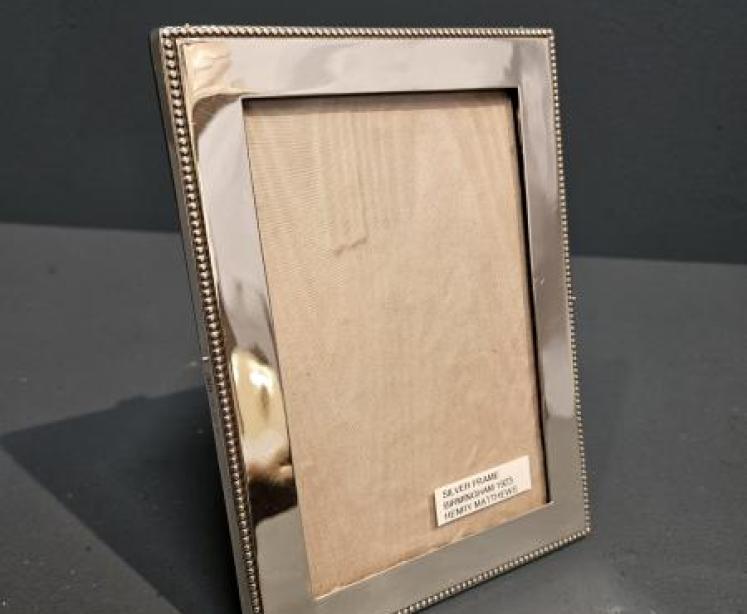 George V Silver Beaded Edge Frame  - Image 3