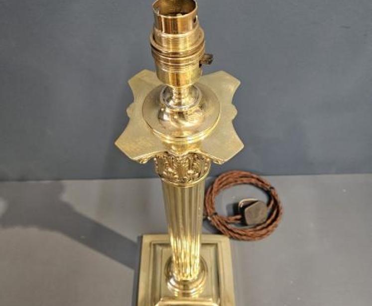Edwardian Corinthian Column Brass Table Lamp - Image 5