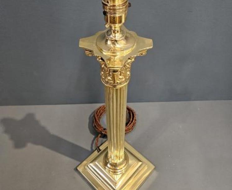 Edwardian Corinthian Column Brass Table Lamp - Image 7