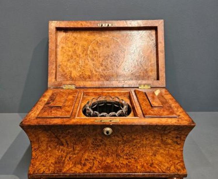 Superb Regency Pollard Oak Tea Caddy - Image 1