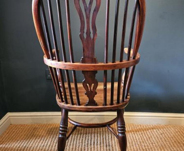 George III High Back Yew and Elm Wood Windsor Chair - Image 2