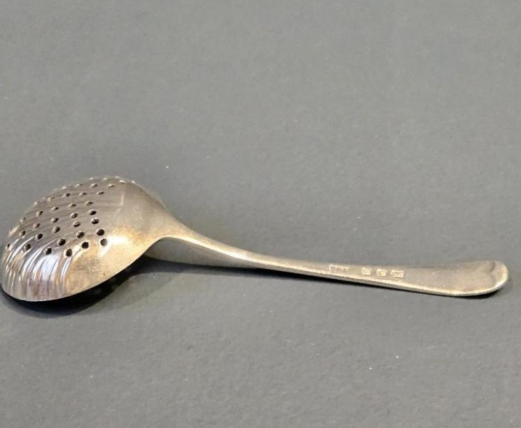 George V Silver Sugar Casting Spoon - Image 5
