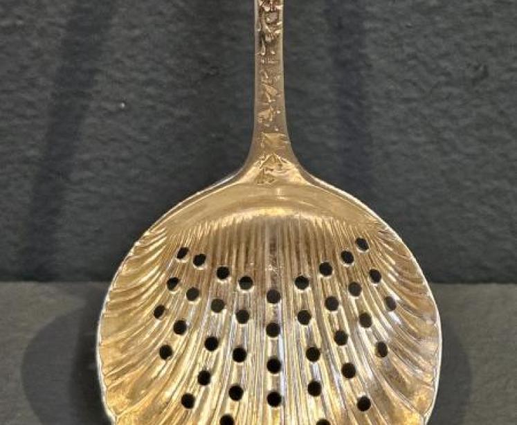 George V Silver Sugar Casting Spoon - Image 6
