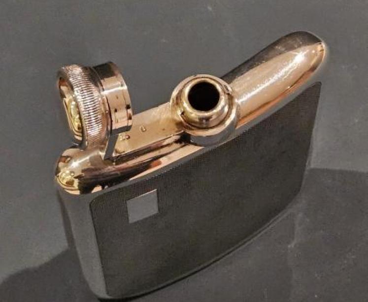 Extra Large 10 Troy oz Engine Turned Hip Flask - Image 6