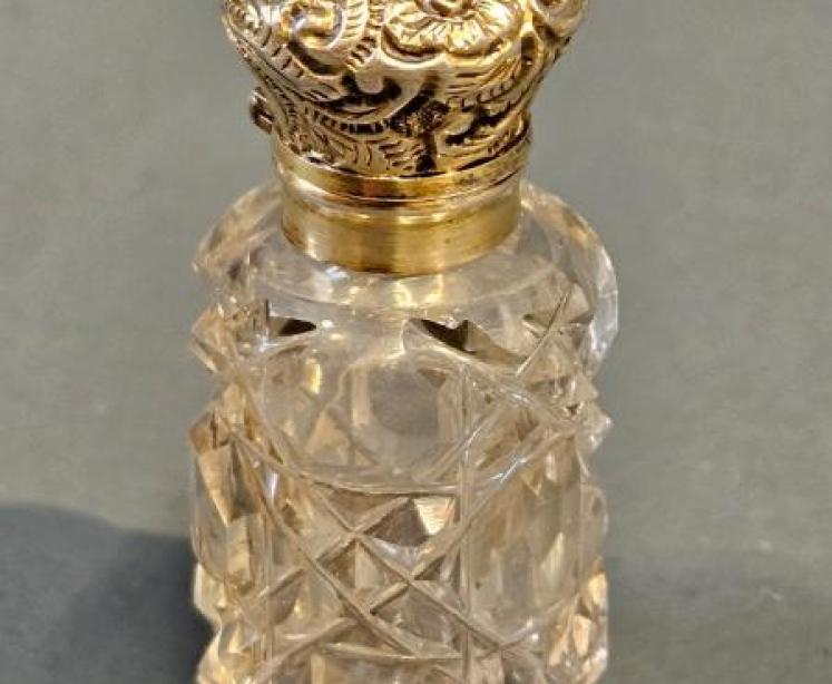 Victorian Silver Gilt Top Scent Bottle - Image 1