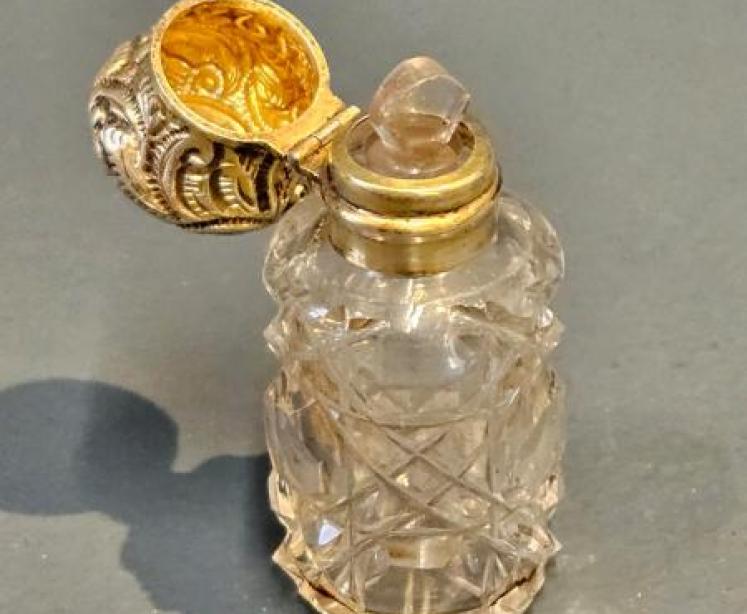 Victorian Silver Gilt Top Scent Bottle - Image 3