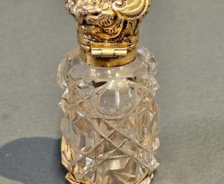 Victorian Silver Gilt Top Scent Bottle - Image 4